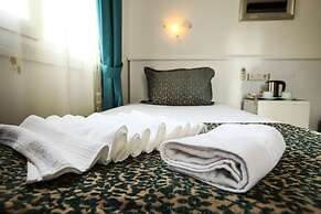 Hubble Bubble Suit Hotel