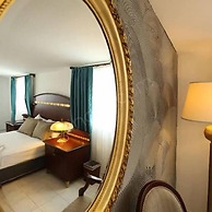 Hubble Bubble Suit Hotel