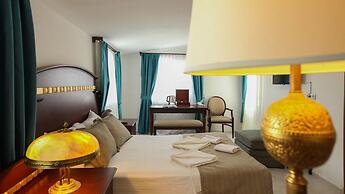 Hubble Bubble Suit Hotel