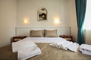 Hubble Bubble Suit Hotel