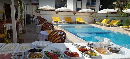 Hubble Bubble Suit Hotel