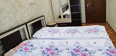 Apartment on Kandelaki Str.