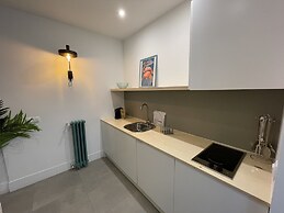 Be Mate Gran Vía Suites