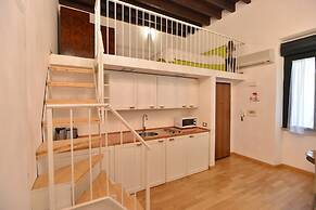 IzzHome City Center Cozy