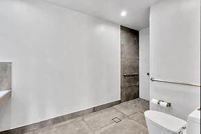 Exclusivo Inn & Suites