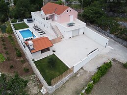 Villa Dragic