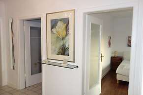 Tolstov-Hotels Generous 3 Room Apartment