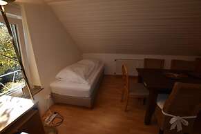Tolstov-Hotels Generous 3 Room Apartment