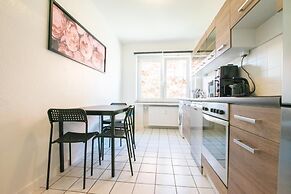 Tolstov-Hotels Generous 3 Room Apartment