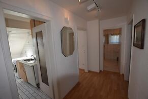 Tolstov-Hotels Generous 3 Room Apartment