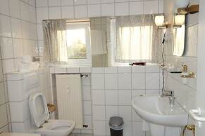 Tolstov-Hotels Generous 3 Room Apartment