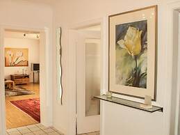 Tolstov-Hotels Generous 3 Room Apartment