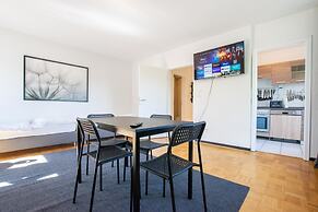 Tolstov-Hotels Generous 3 Room Apartment