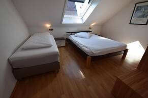 Tolstov-Hotels Generous 3 Room Apartment