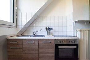 Old Town Large 3 Room Maisonette