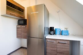 Old Town Large 3 Room Maisonette