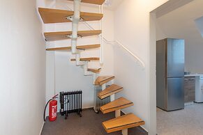 Old Town Large 3 Room Maisonette