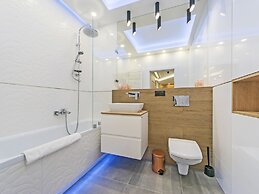 City Center - Dluga Grobla by Apartmore