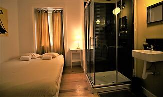 We Love F Tourists: Hostel