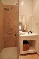 We Love F Tourists: Hostel