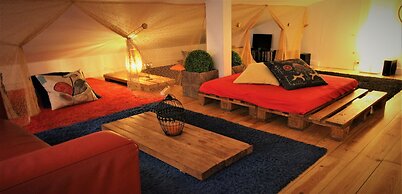 We Love F Tourists: Hostel