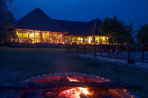 Ihamba Lakeside Safari Lodge