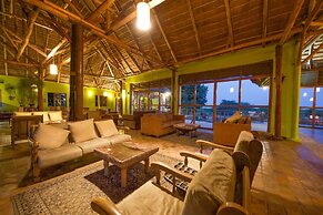 Ihamba Lakeside Safari Lodge