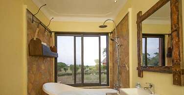 Ihamba Lakeside Safari Lodge