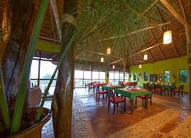 Ihamba Lakeside Safari Lodge