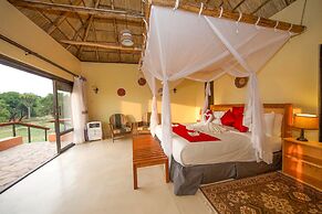 Ihamba Lakeside Safari Lodge