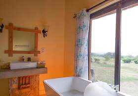 Ihamba Lakeside Safari Lodge