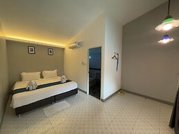 Napa Hostel Samrong Station
