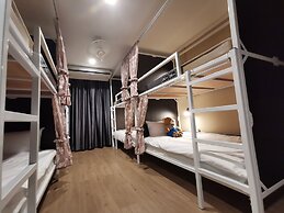 Napa Hostel Samrong Station