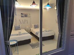 Napa Hostel Samrong Station