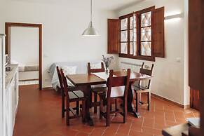 Fattoria Pagnana suites and pool