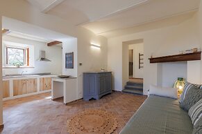 Fattoria Pagnana suites and pool