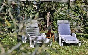 Fattoria Pagnana suites and pool