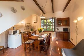 Fattoria Pagnana suites and pool