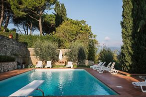 Fattoria Pagnana suites and pool