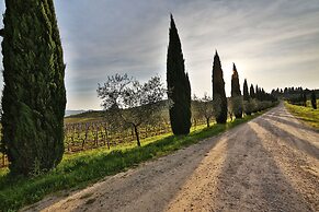 Fattoria Pagnana suites and pool