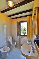 Fattoria Pagnana suites and pool