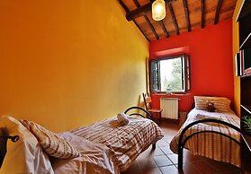 Fattoria Pagnana suites and pool