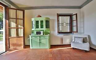 Fattoria Pagnana suites and pool