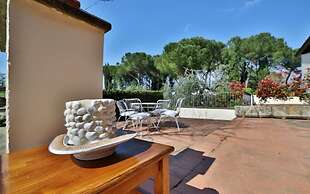 Fattoria Pagnana suites and pool