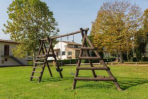 Fattoria Pagnana suites and pool