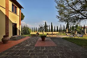 Fattoria Pagnana suites and pool