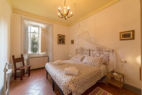 Fattoria Pagnana suites and pool