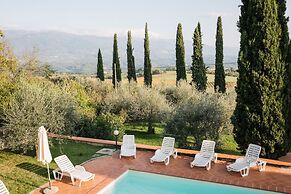 Fattoria Pagnana suites and pool