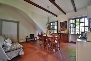 Fattoria Pagnana suites and pool