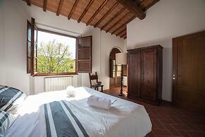 Fattoria Pagnana suites and pool